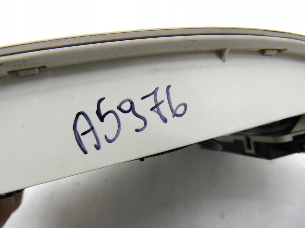 фото №9, Лампа освещение кабины 8t0947135a audi a4 b8