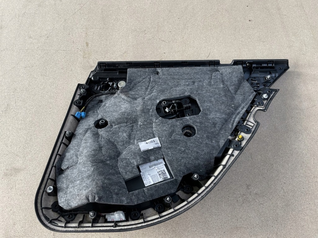 фото №4, Обшивка задня лівий mercedes w205 шкіра