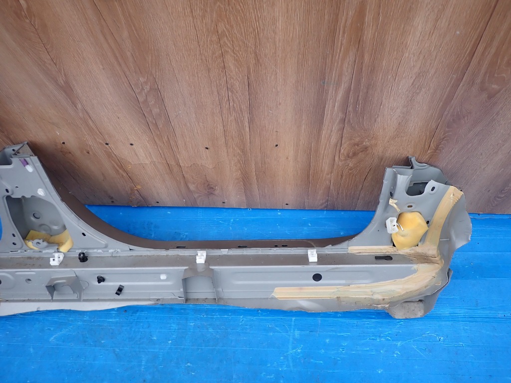 фото №8, Toyota yaris i 99-05 поріг лівий 1d2