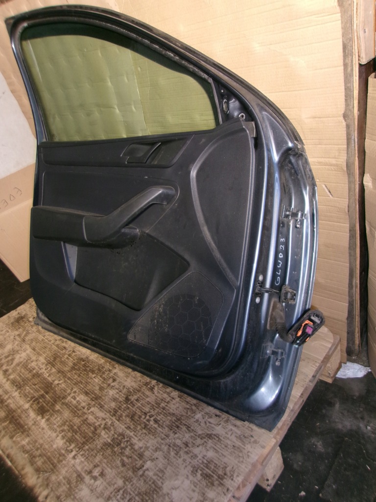 Двері ліва перед skoda rapid 2015r 1.2tsi седан Ціна