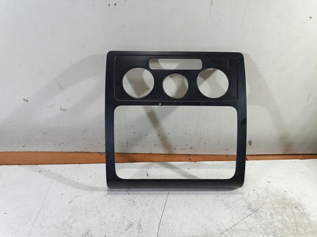 фото №1, Рамка радіо vw caddy 2k 1.9 tdi 2k0858061