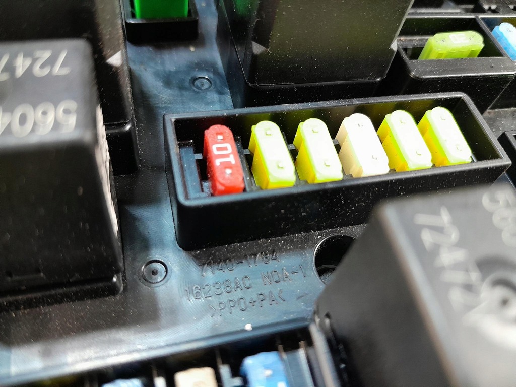 фото №5, Chrysler pacifica i 4.0 b коробка предохранителей