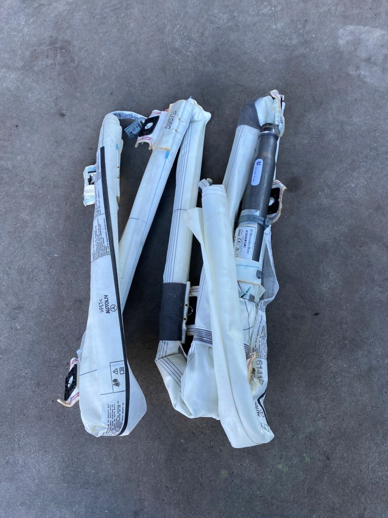 фото №1, Mercedes gls x166 шторка безопасности правая oryg. 1668602802