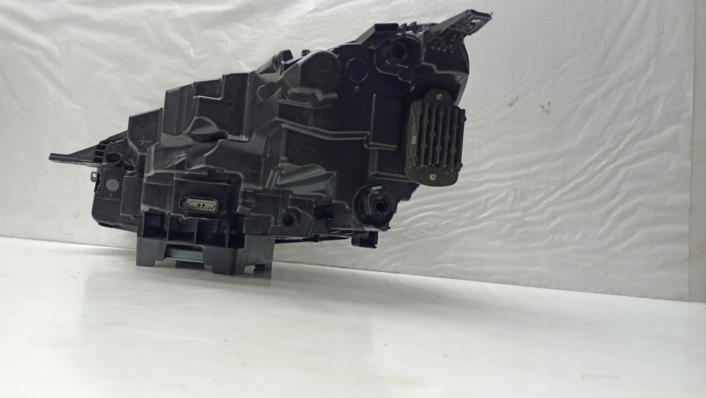 Фара передняя правый  full led ford kuga 3 -19r lv4b-13e016-ah valeo Оригинал