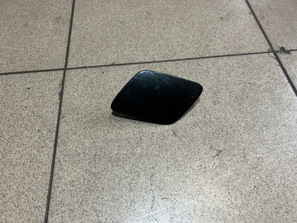 фото №1, Заглушка крышка распылителя левая audi a6 s6 4.2 v8 lz9w