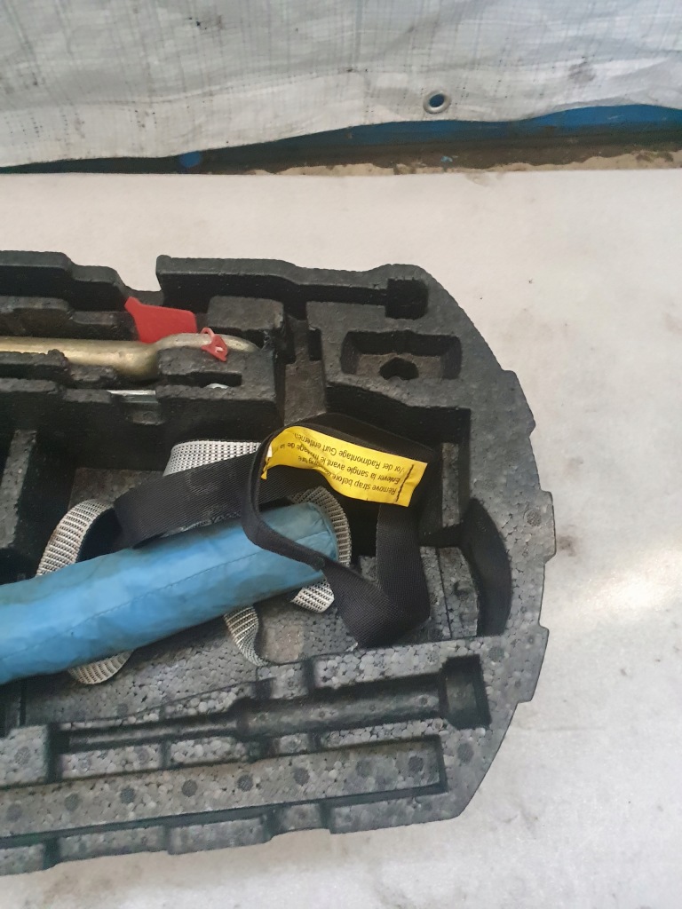 фото №4, Набір ремонтний колеса домкрат vw new beetle