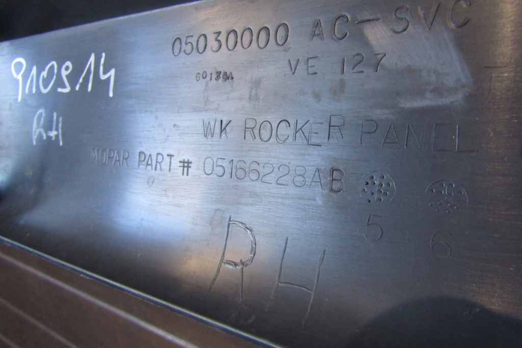 фото №9, Молдинг порог правая jeep grand cherokee 3 srt wk