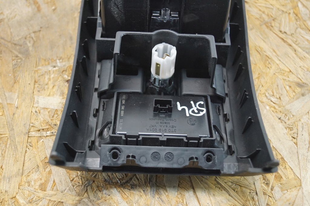 фото №7, Попільничка бардачок задня skoda superb ii lift 3t0863284a