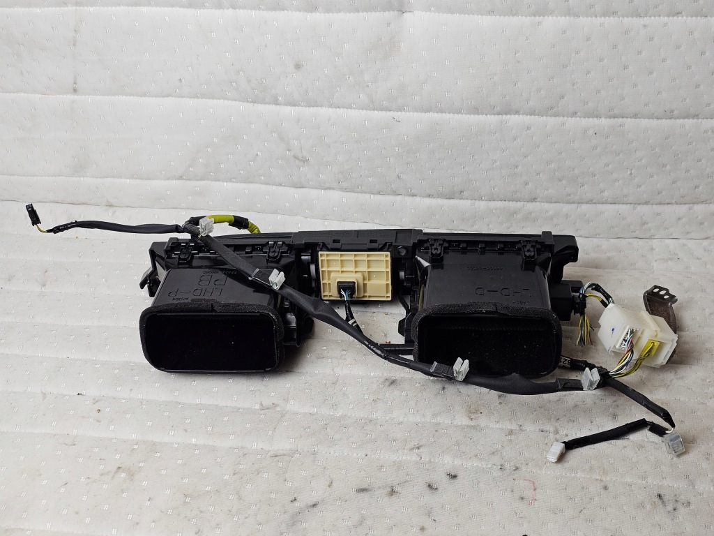 фото №6, Решітка обдув впуск середній консолі панелі toyota hilux viii