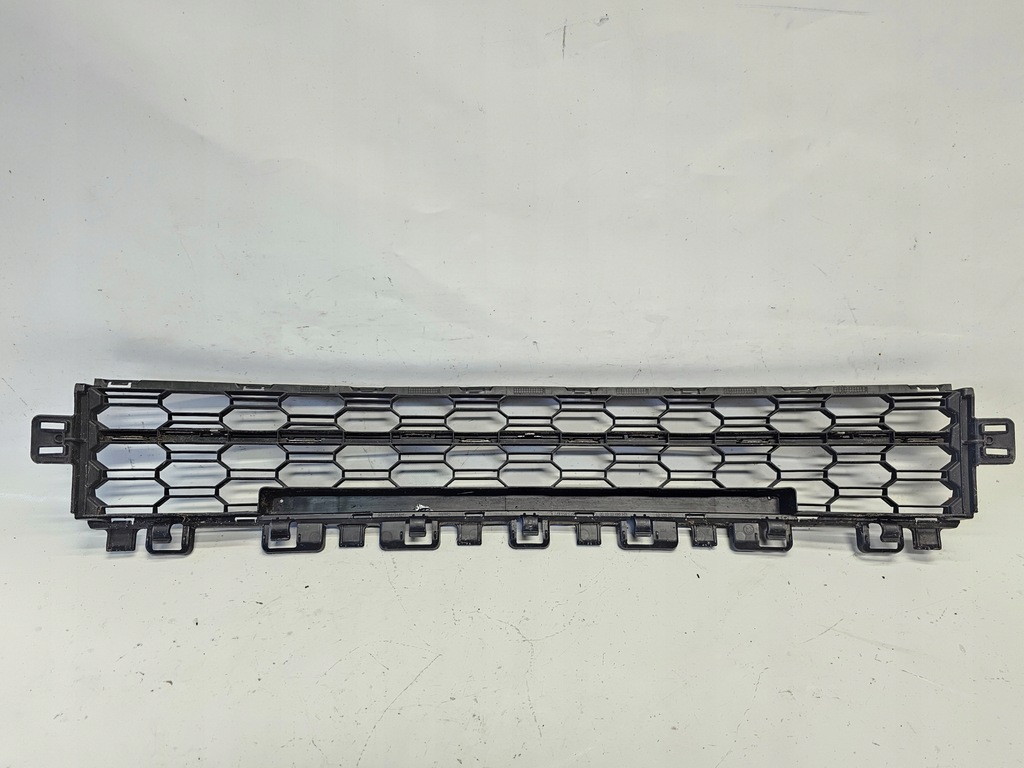 фото №10, Решётка средняя бампера перед skoda octavia iv 4 2019-2023