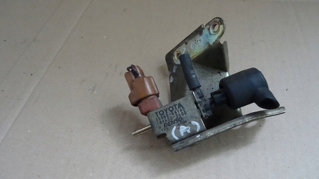 фото №1, Toyota клапан вакууму 2586064140