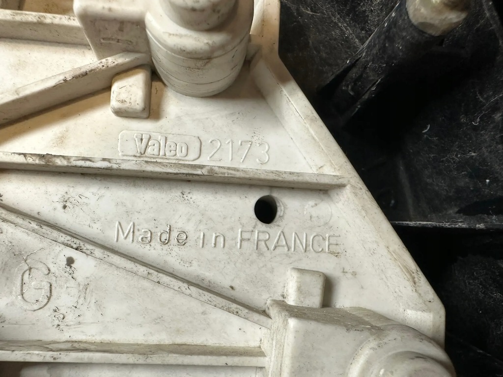 фото №8, Peugeot 605 1992 задня сторона ліва лампа задня