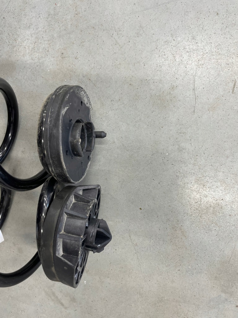 фото №4, Пружина підвіска задня a4 b9 a5 8w оригінал ідеальний стан