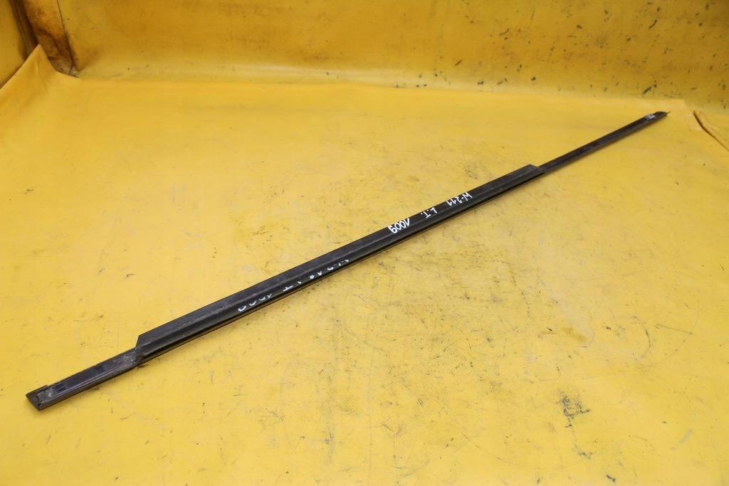 фото №7, Молдинг уплотнитель левый задняя mercedes w211