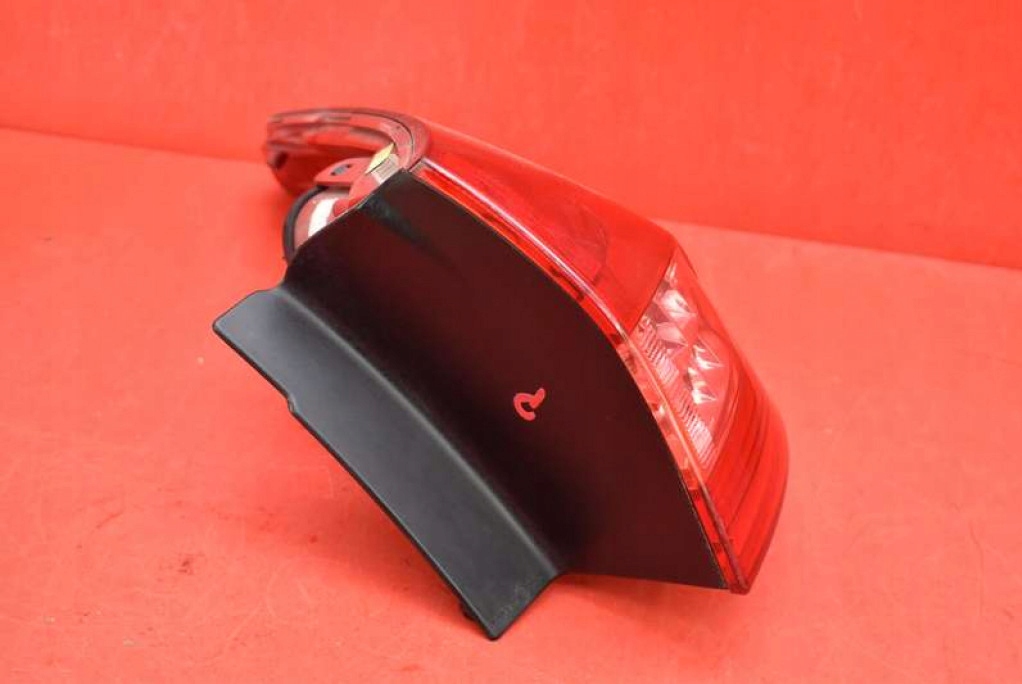 фото №6, Лампа правая задняя задняя 9681074080 citroen c5 ii x7 iii kombi 08-17