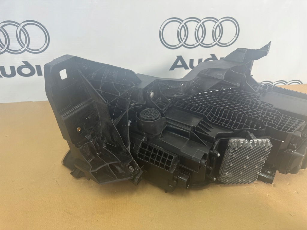 Фара ліва передня audi q7 4m рестайлінг  full led matrix + кронштейн  оригінальний номер audi Київ