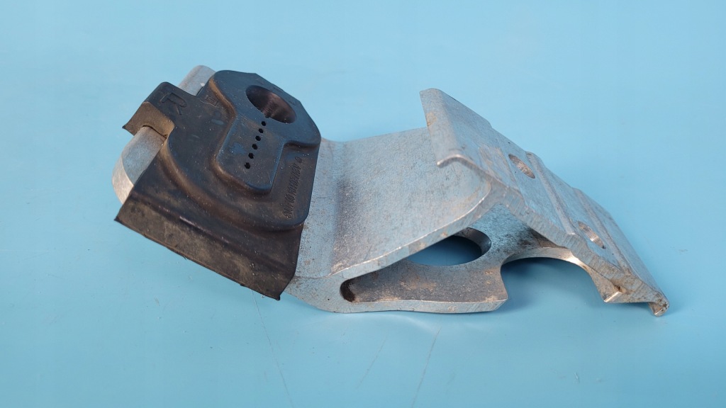 Mercedes eqe 350+ 23r кронштейн кронштейн радіатора праве a0995013500 Київ