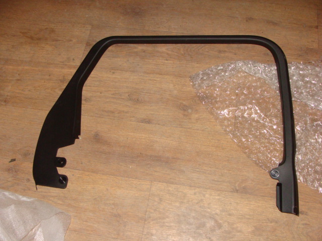 фото №1, Защита рамки дверь левая задняя range rover sport l494 lr043844