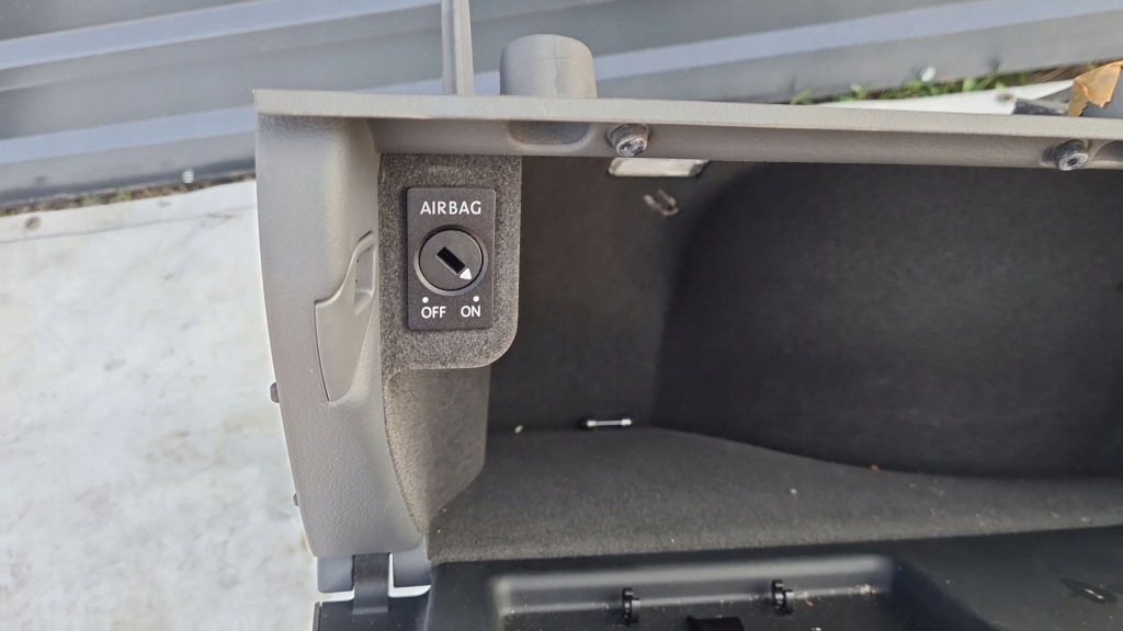 Бардачок перед seat exeo 3r 8e1857035m в Украине