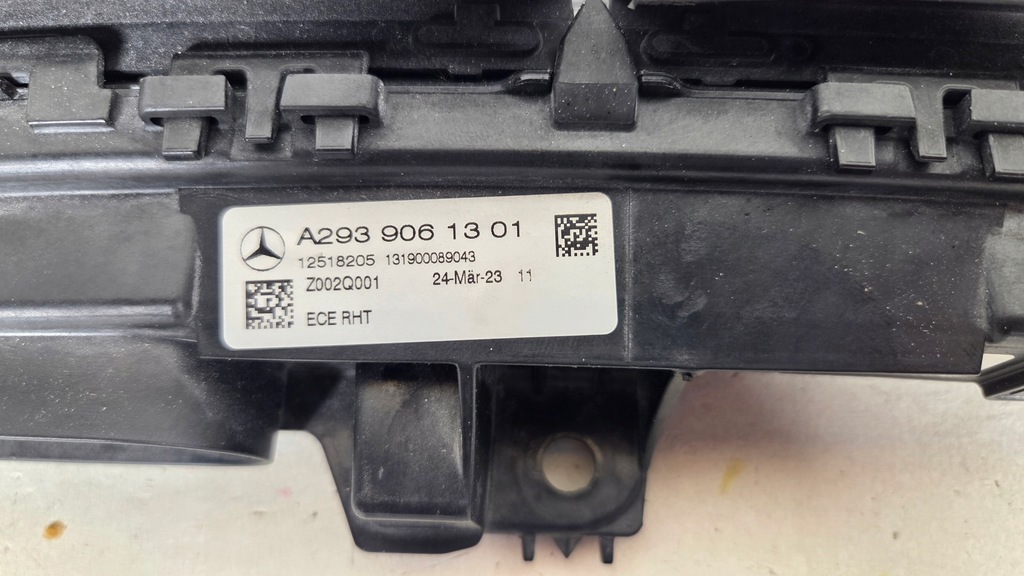 фото №6, Mercedes eqc w293 передняя молдинг середина nad решётка радиатора лампа led a2939061301