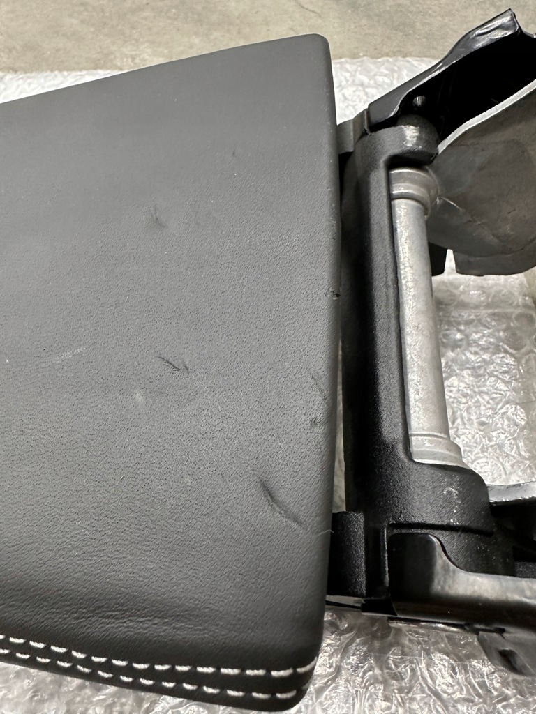 фото №7, Подлокотник кожаный белый nić vw arteon passat b8