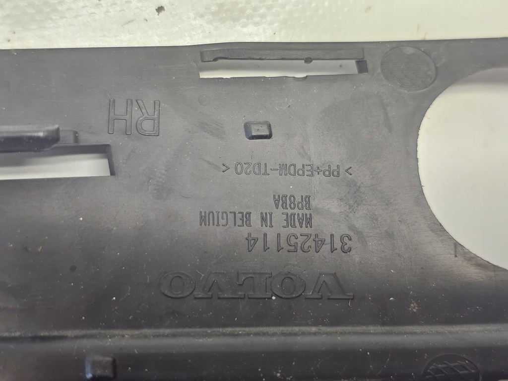 фото №15, Молдинг решётка бампера правая volvo s60 ii v60 i lift 13-18 перед orginał