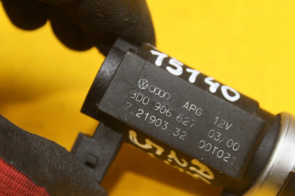 фото №6, Клапан вакууму a4 b5 fl 2.5 tdi 8d0906627