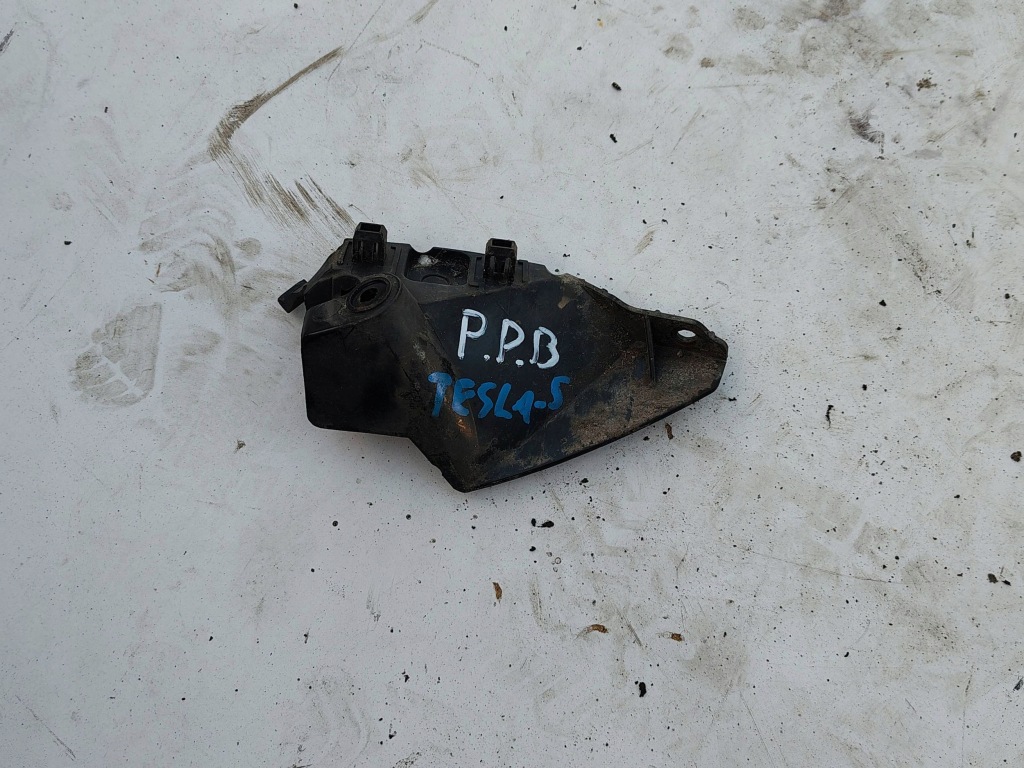 Купить Направляющая крыла правый перед tesla model s