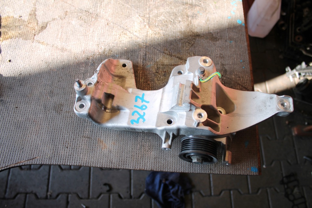 Купити 3267. кронштейн кронштейн генератора peugeot 9833032280