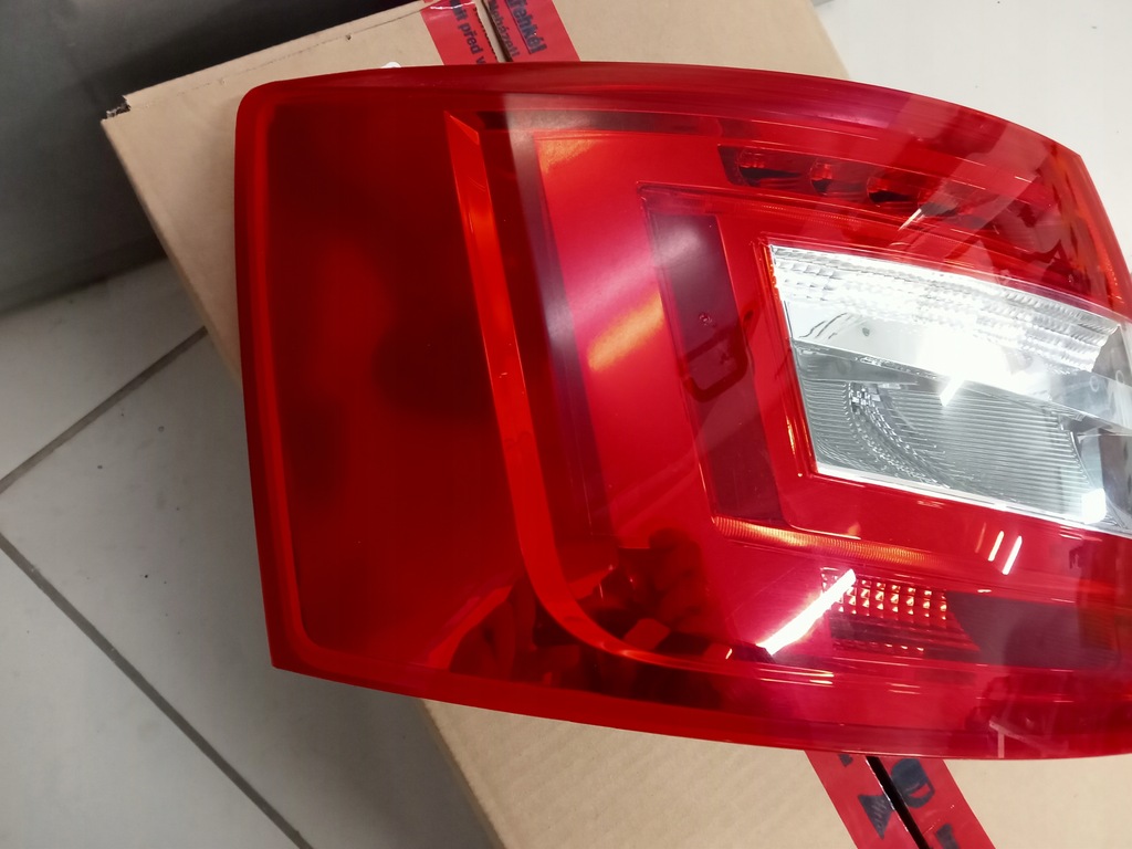 фото №12, Лампа задня ліва skoda octavia 5e sedan оригінальний номер 5e5945111b