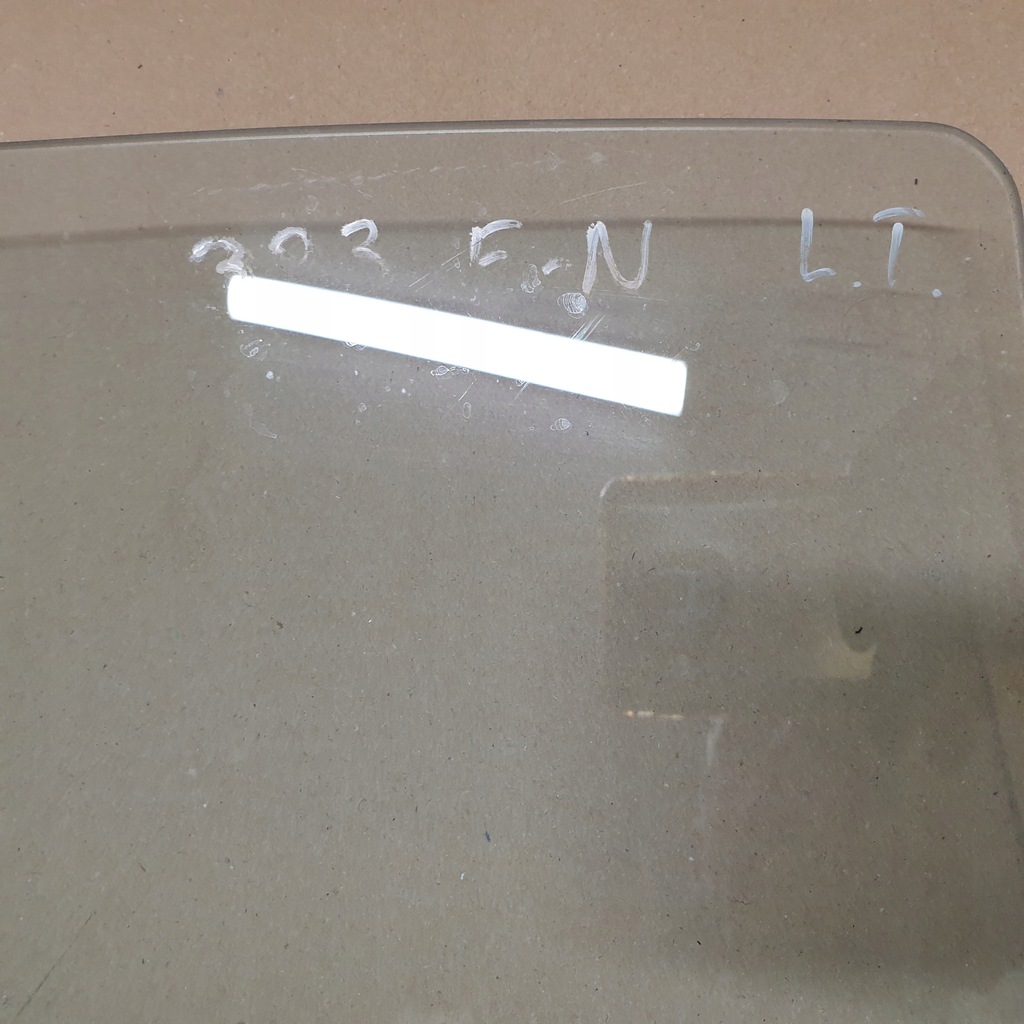 фото №9, Скло двері лівий задня mazda 323