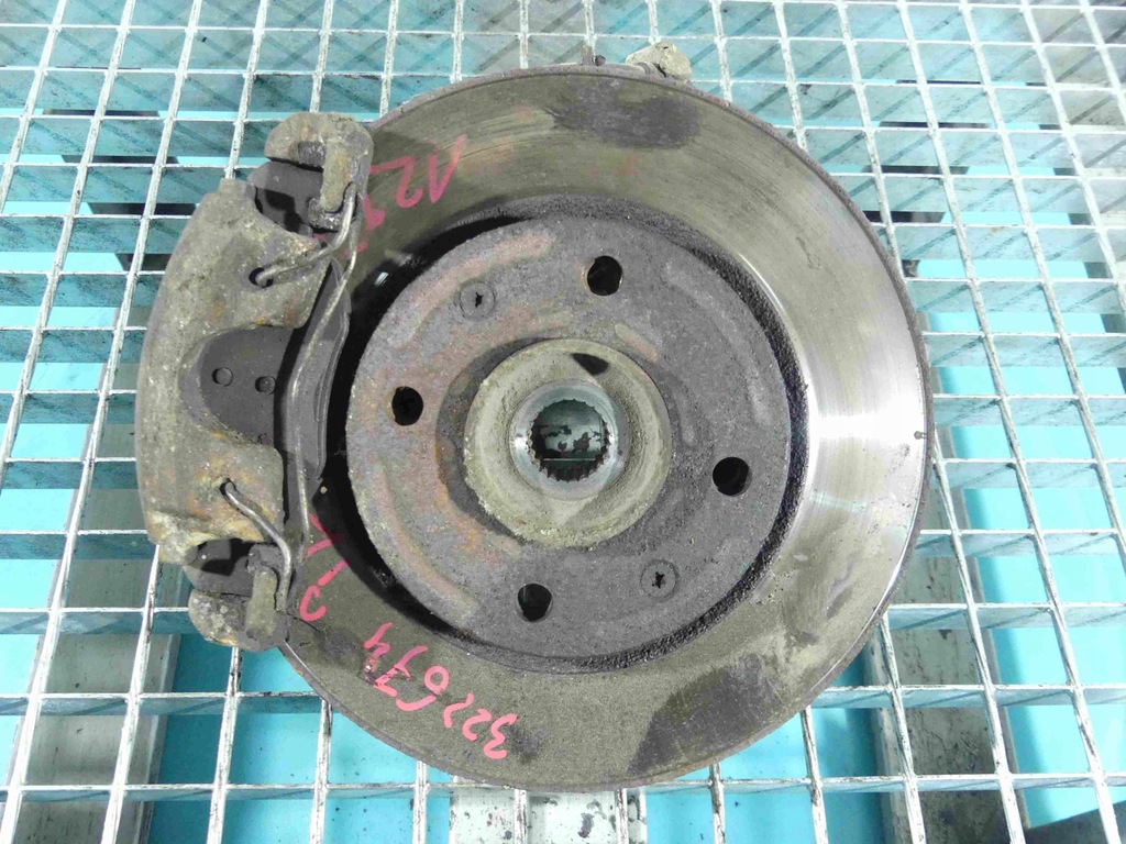 фото №1, Поворотний кулак ліва ступиця перед 1.6 8v peugeot 306