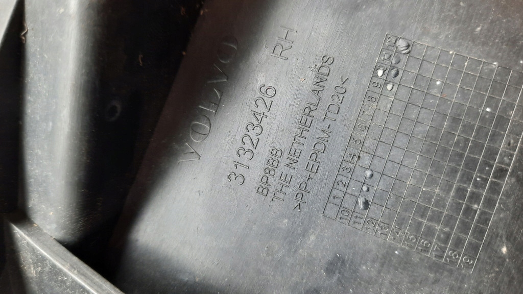 фото №9, Напрямна бампера перед правий 31323426 volvo s60 v60 пошкоджений