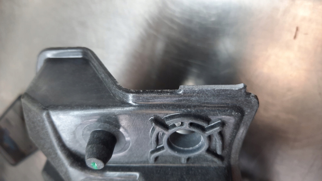 фото №11, Напрямна бампера перед правий 31468232 volvo v60 ii s60 iii 19-