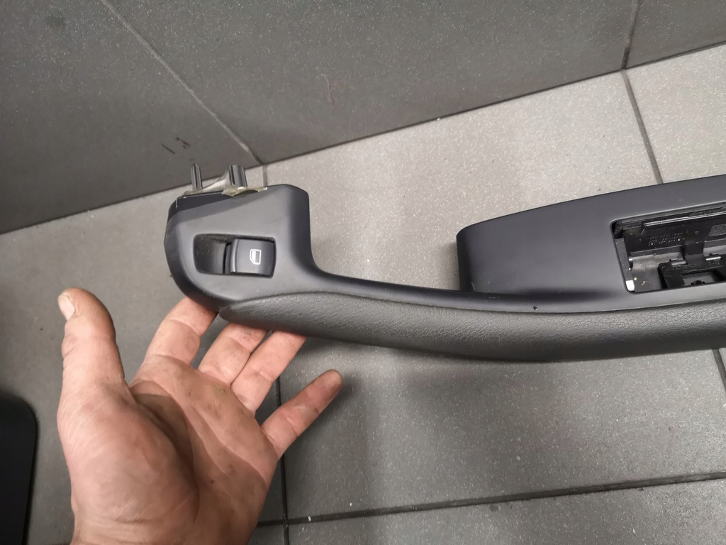 фото №7, Подлокотник обшивка правый задняя audi a8 d3 4e0867374