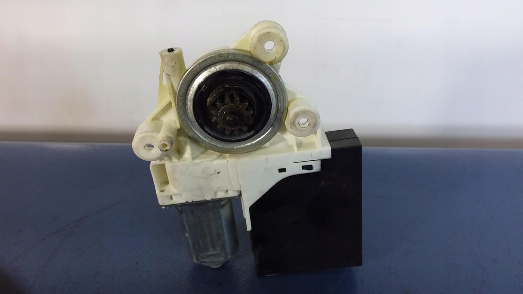 фото №5, Volvo v50 i моторчик стекло правый перед 30773907aa