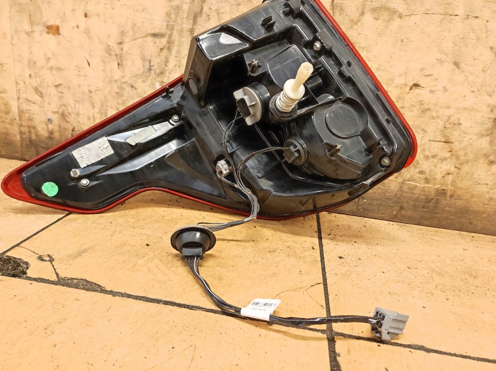 фото №8, Лампа правая задняя задняя explorer vi 6