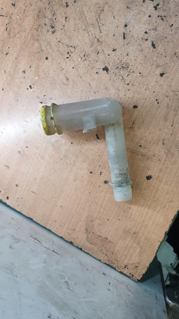 фото №1, Ford transit connect mk1 заливна горловина бачок омивача