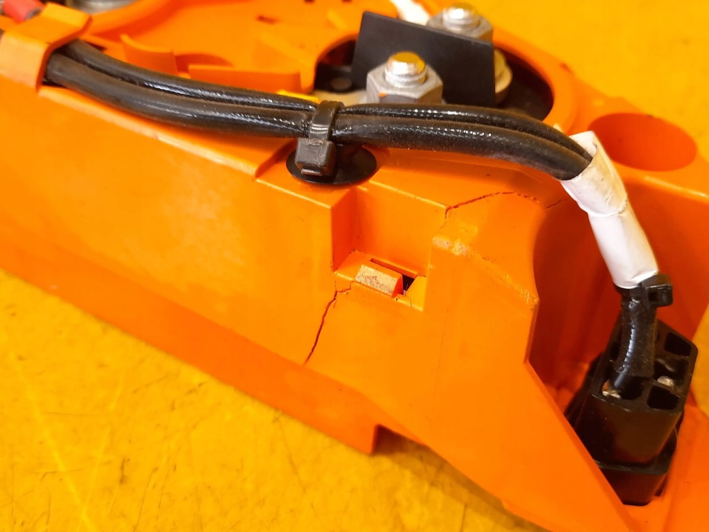 фото №4, Tesla model s kontaktory акумулятора 1099841 00 b