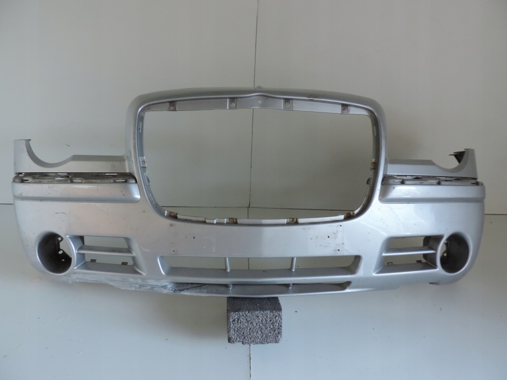 Купити Бампер перед передній chrysler 300c оригінал