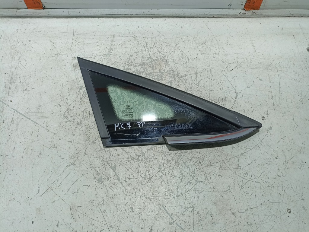 фото №1, Ford fiesta mk7 скло кузовна права трикутник хром 2010