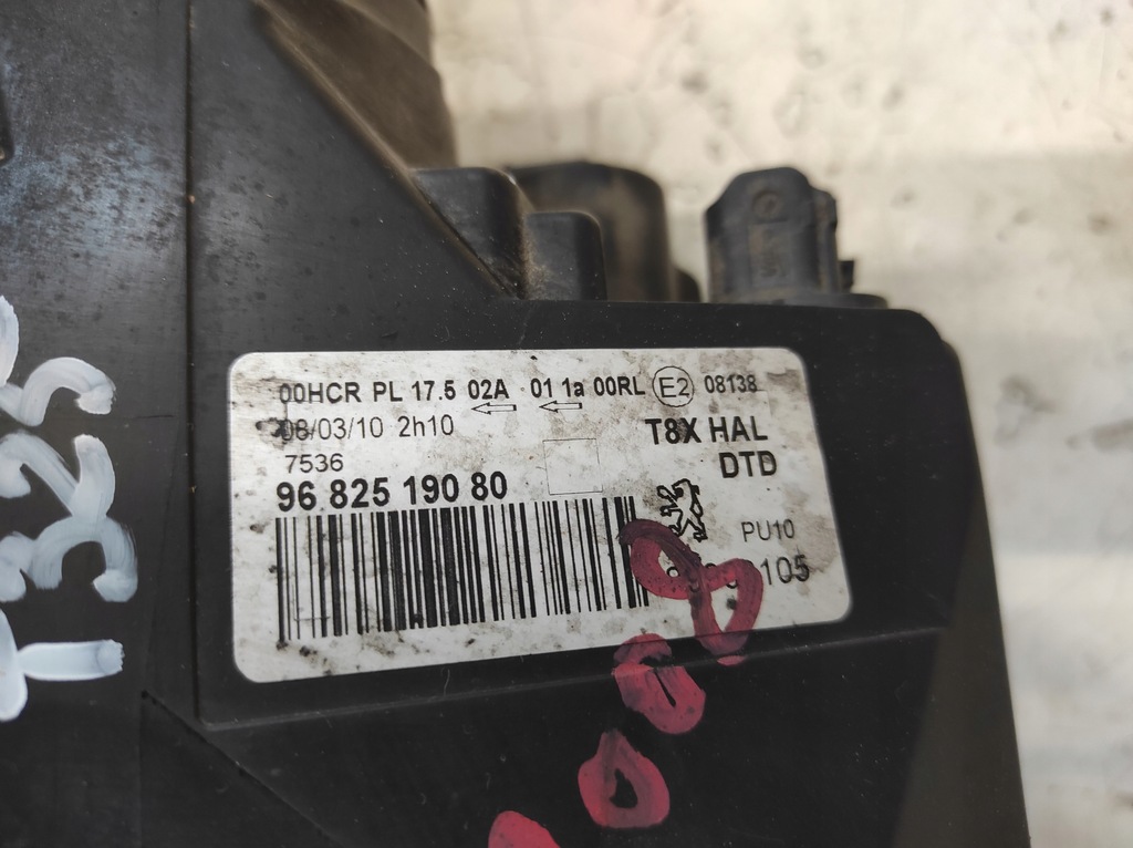 фото №8, Peugeot 5008 3008 1 i 09-13 лампа правая перед 9682519080