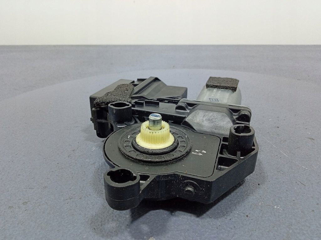 фото №7, Vw polo iv 9n 5d моторчик скло правий перед 6q5837752a