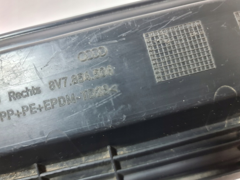 Купити Audi a3 8v7 кабріолет  кронштейн поріг праве  8v7854536