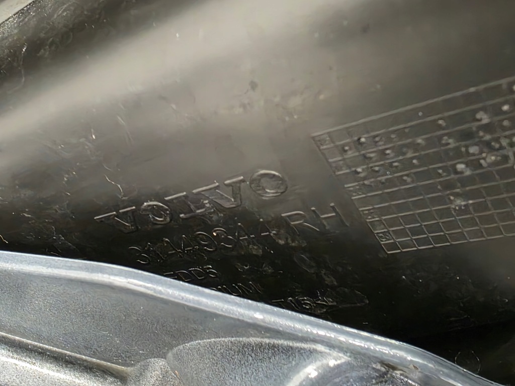 Бампер перед volvo xc40 31449359 31449340 31449343 31449344 + решётки 17 - Доставка