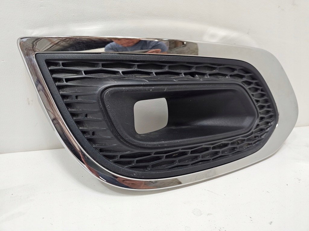 фото №2, Renault оригинальный номер 261a30096r решётка бампера