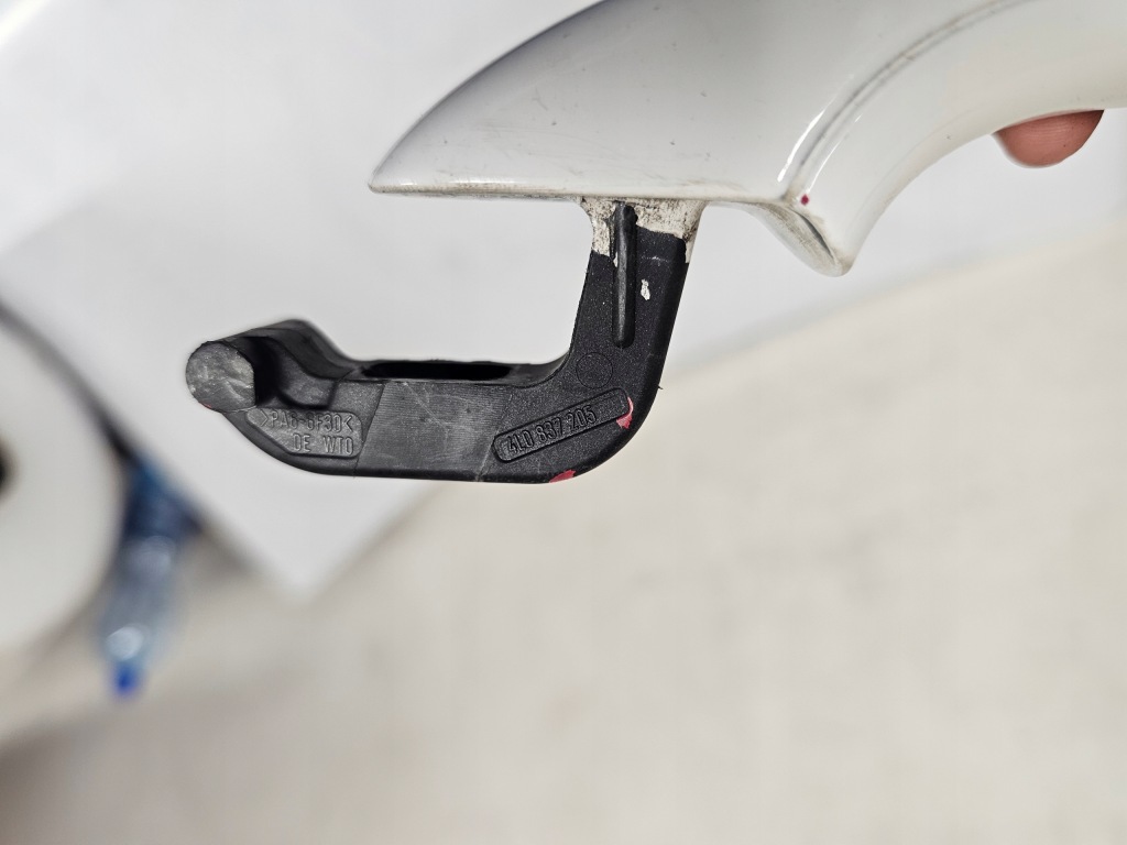 Audi q7 4l 07r ручка двері ліва передня перед 4l0837205 Оригінал