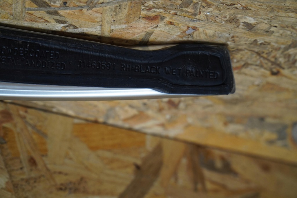 Рейлинг крыша правый  31448384 или левое  31448383 22r volvo xc40 оригинал идеальное состояние Оригинал