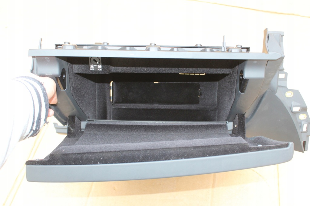 фото №4, Бардачок пассажира audi r8 4s