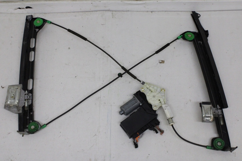 фото №5, Audi a4 b7 cc cabrio 2007r- подъемник стекло правый перед